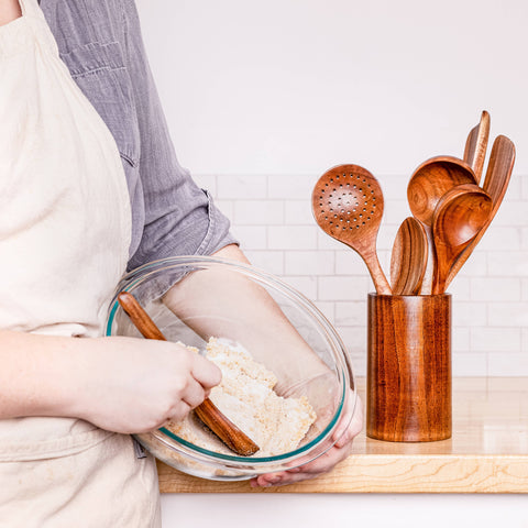 Avocrafts 7 Piece Wooden Kitchen Utensils: Yes Add Holder!